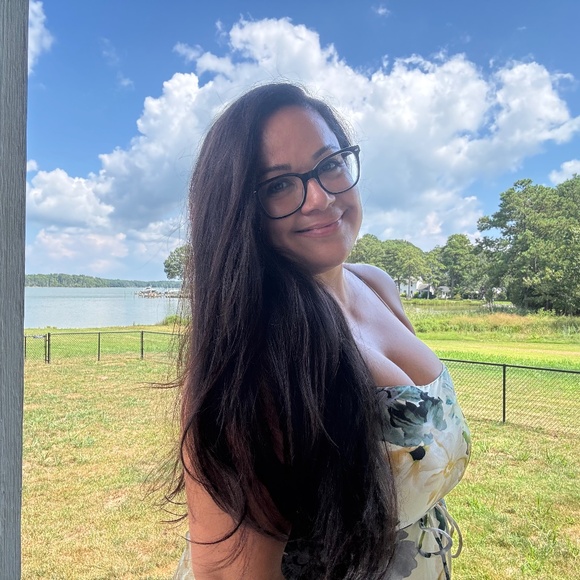 Meet your Posher, Emily - Picture 3 of 4